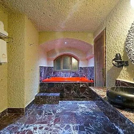 Отель Secret Hill Cave 5*